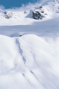 雪山高山划雪远景摄影图片图片