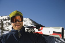 男人健康健康滑雪工具的开心男人图片