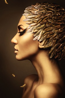 特色金色羽毛与美女模特图片