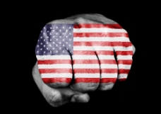 拳头上的美国国旗图片
