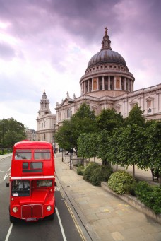 英国建筑与红色公交图片